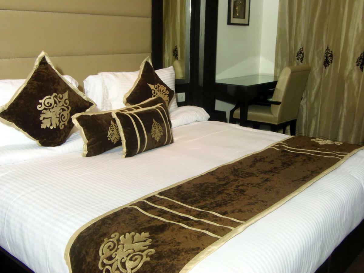 Bluemont Beacon Hotel New Delhi Gurgaon Exterior photo