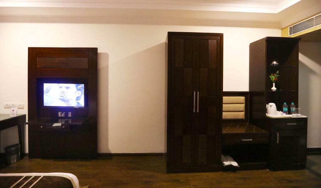 Bluemont Beacon Hotel New Delhi Gurgaon Exterior photo