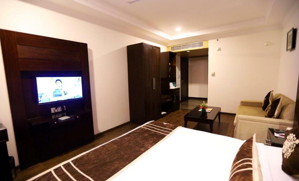 Bluemont Beacon Hotel New Delhi Gurgaon Exterior photo