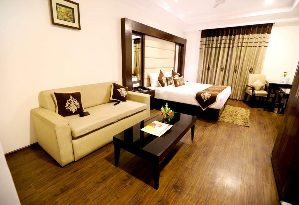 Bluemont Beacon Hotel New Delhi Gurgaon Exterior photo