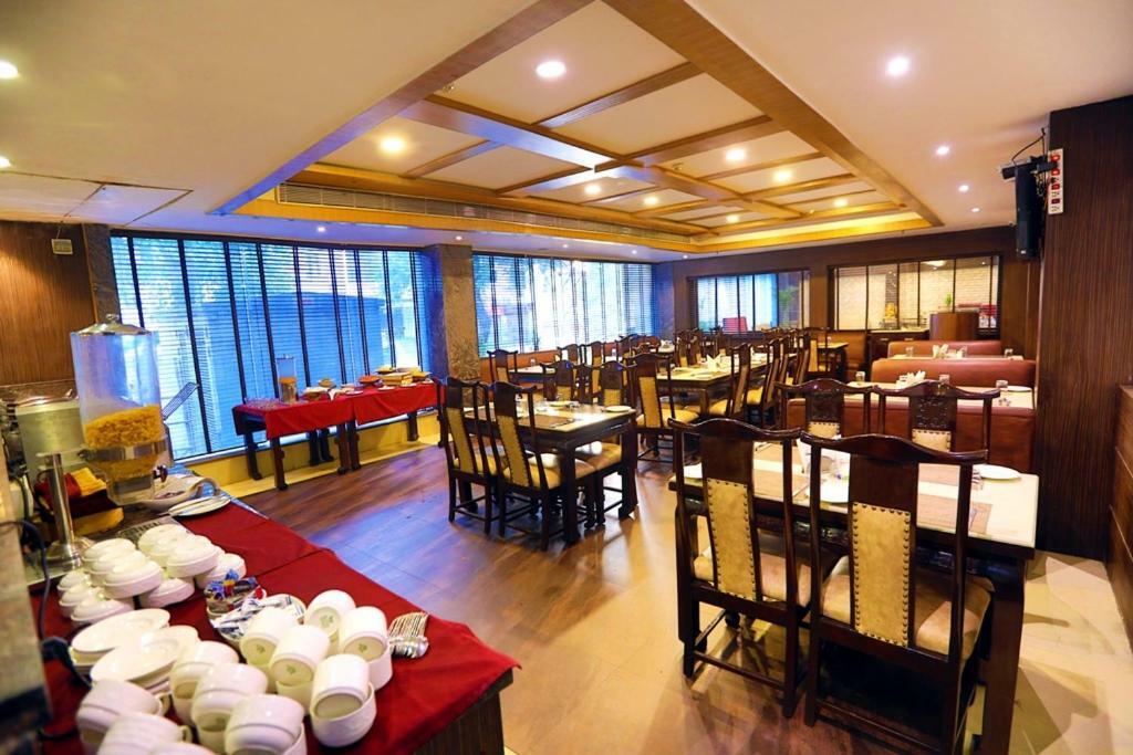 Bluemont Beacon Hotel New Delhi Gurgaon Exterior photo