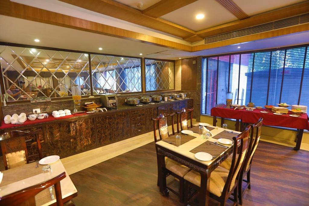 Bluemont Beacon Hotel New Delhi Gurgaon Exterior photo